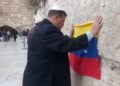 Diputado venezolano perseguido por Maduro visitó Israel y oró por Venezuela en el Muro Occidental