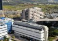 El Parque Matam High-Tech en la entrada sur de Haifa es el parque tecnológico dedicado más grande y antiguo de Israel. Los edificios en Matam al frente de la imagen son de Intel y Elbit Systems. Foto: Zvi Roger / Wikimedia Commons.