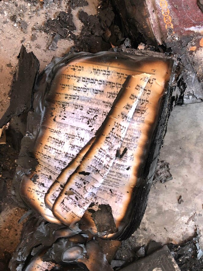 Sinagoga y cementerio judío en el centro de Israel vandalizados e incendiados
