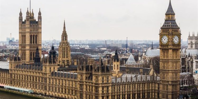 Esvástica encontrada dentro del Parlamento Británico