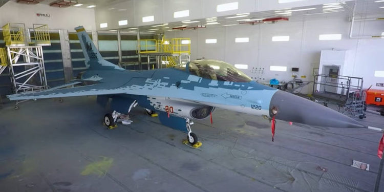 EE. UU. presenta al F-16 pintado con colores basados en el Su-57 de Rusia