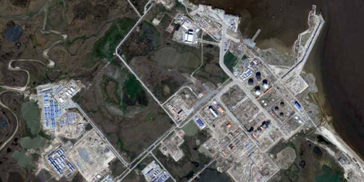 Instalación de Yamal LNG y Puerto de Sabetta en 2016. (Fuente: Google Earth)