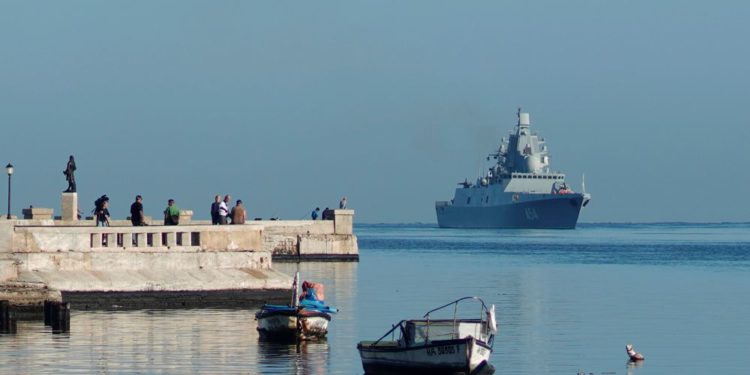 ¿Qué hace un buque de guerra de Rusia avanzado en el puerto de La Habana?