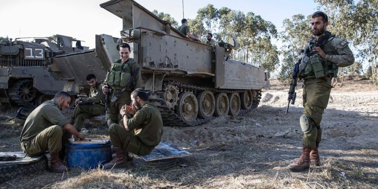 Soldados de las FDI estacionados cerca de la frontera de Gaza en octubre de 2017