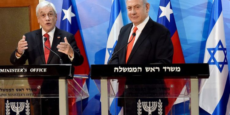 El primer ministro, Netanyahu, y el presidente chileno, Sebastián Piñera, en una conferencia de prensa conjunta en Jerusalem, el miércoles | Foto: Reuters / Debbie Hill