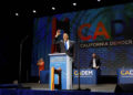El Senador de Nueva Jersey, Cory Booker, habla en la convención del Partido Demócrata de California - REUTERS