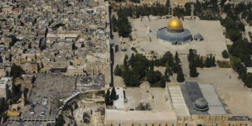 Una vista del Monte del Templo desde el aire. (Crédito de la foto: GALI TIBBON)