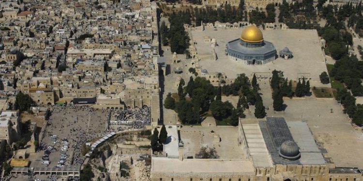 Una vista del Monte del Templo desde el aire. (Crédito de la foto: GALI TIBBON)