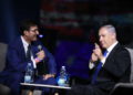 El editor en jefe de Israel Hayom, Boaz Bismuth, con el Primer Ministro Netanyahu en Jerusalén, el jueves por la noche | Foto: Yossi Zeliger
