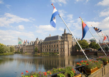 Binnenhof, el parlamento holandés iStock