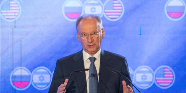 El secretario del Consejo de Seguridad Ruso, Nikolai Patrushev, habla en una cumbre trilateral con Israel y los Estados Unidos en el Hotel Orient en Jerusalén el 25 de junio de 2019. (Noam Revkin Fenton \ Flash90)