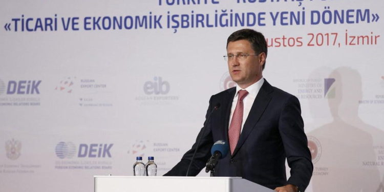 El ministro de energía ruso, Alexander Novak, pronuncia un discurso en el foro de negocios Turquía-Rusia en Izmir, Turquía, el 18 de agosto de 2017 [Agencia Cem Öksüz / Anadolu]