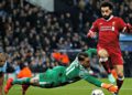 El delantero del Liverpool, Mohamed Salah, anota ante el Manchester City en la UEFA Champions League. Foto: Reuters / Andrew Yates.