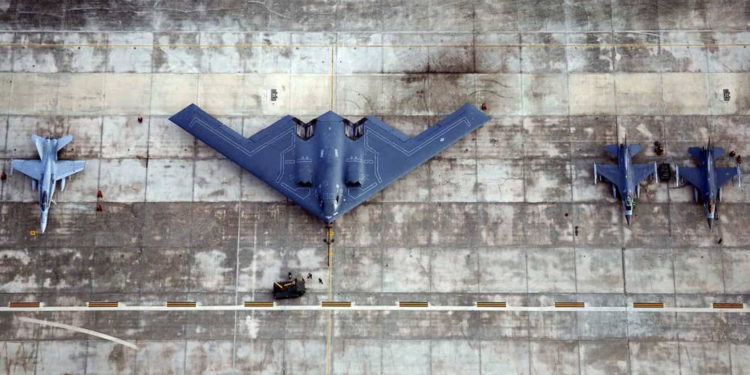 Fuerza Aérea de EE.UU. conmemora el 30 aniversario del vuelo de prueba del B-2