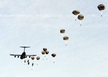 Ejército de los EE.UU. adjudica $249 millones para el sistema de paracaídas T-11
