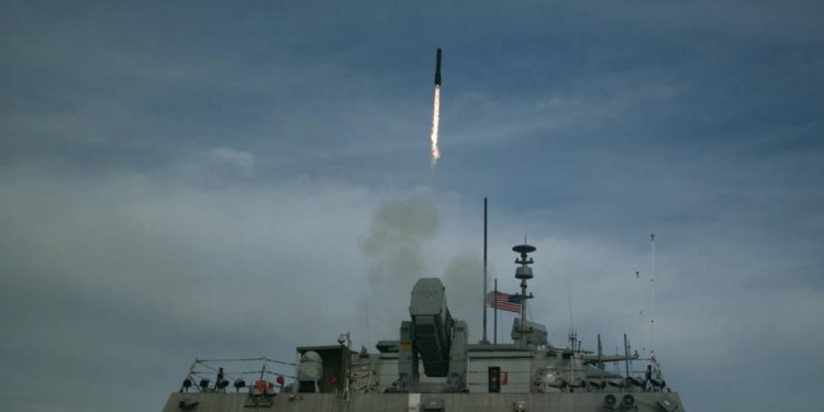 Marina de los EE.UU. completa las pruebas de misiles Hellfire del Ejército