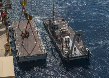 Marina de los EE.UU. presenta el "tren marítimo" para equipos de descarga y carga