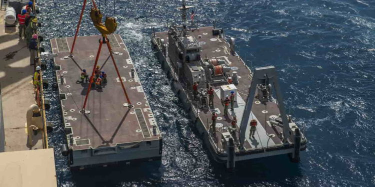 Marina de los EE.UU. presenta el "tren marítimo" para equipos de descarga y carga
