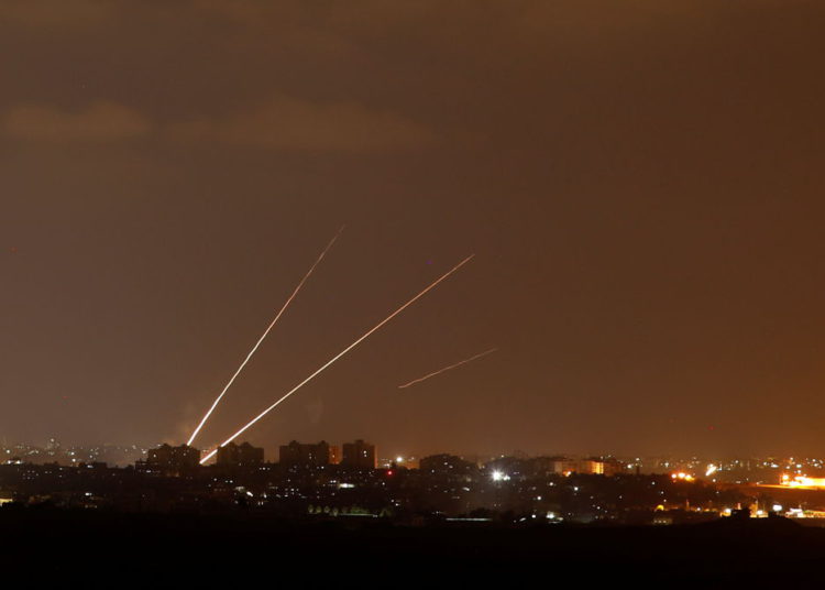 Lanzamiento de cohetes desde Gaza a Israel
