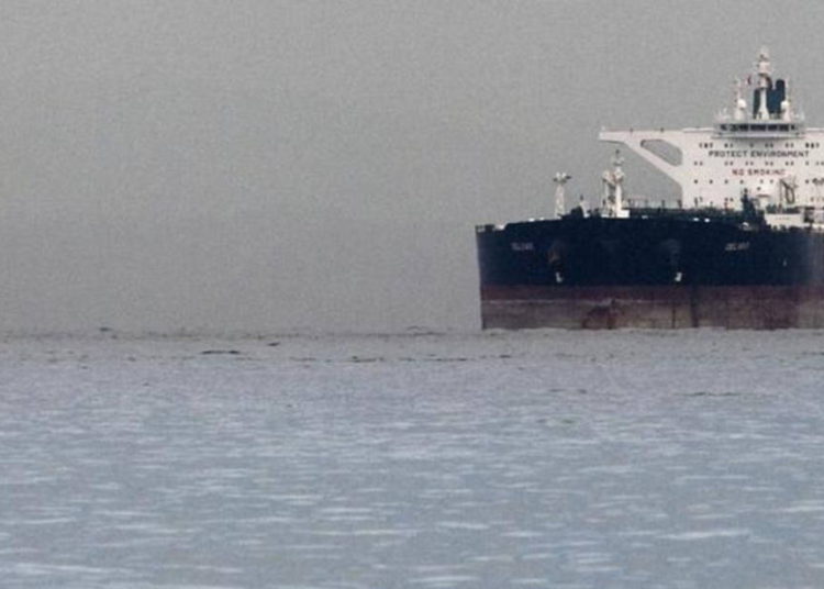 Barco que estuvo varado en Brasil zarpó después de recibir combustible
