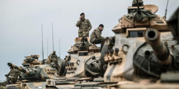 Turquía despliega fuerzas cerca de Siria ante amenaza de sanciones de Estados Unidos