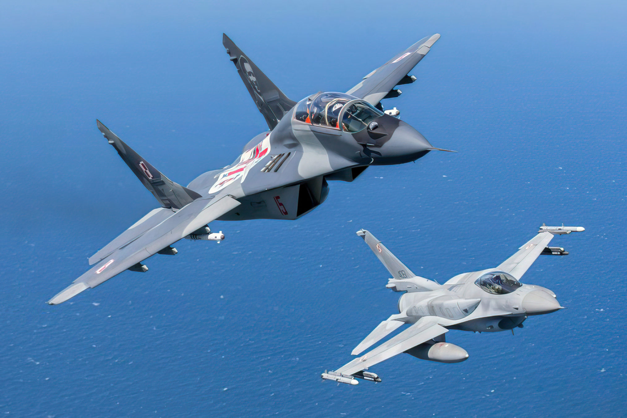 F-16 vs MiG-29 ¿Quién vencerá en un enfrentamiento aéreo?