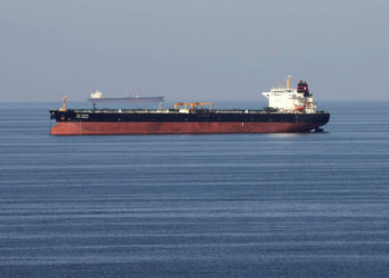 Los petroleros pasan por el estrecho de Ormuz. (Crédito de la foto: REUTERS / HAMAD I MOHAMMED)