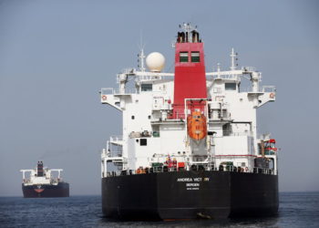 Irán celebra la llegada de su primer petrolero a Venezuela