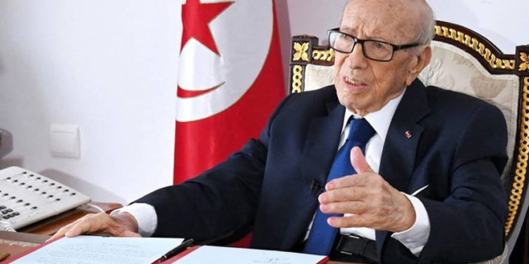 Presidente de Túnez de 92 años muere en hospital