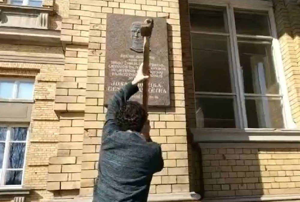 Vilnius remueve placa que honra a colaborador nazi