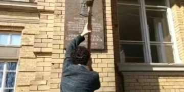 Vilnius remueve placa que honra a colaborador nazi