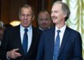 El ministro de Asuntos Exteriores de Rusia, Sergey Lavrov, y el enviado especial de la ONU para Siria, Geir Pedersen, en Moscú, viernes, | Foto: AP / Pavel Golovkin