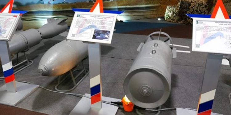 En exposición sobre la guerra en Siria, Rusia exhibe bombas de racimo que negó anteriormente