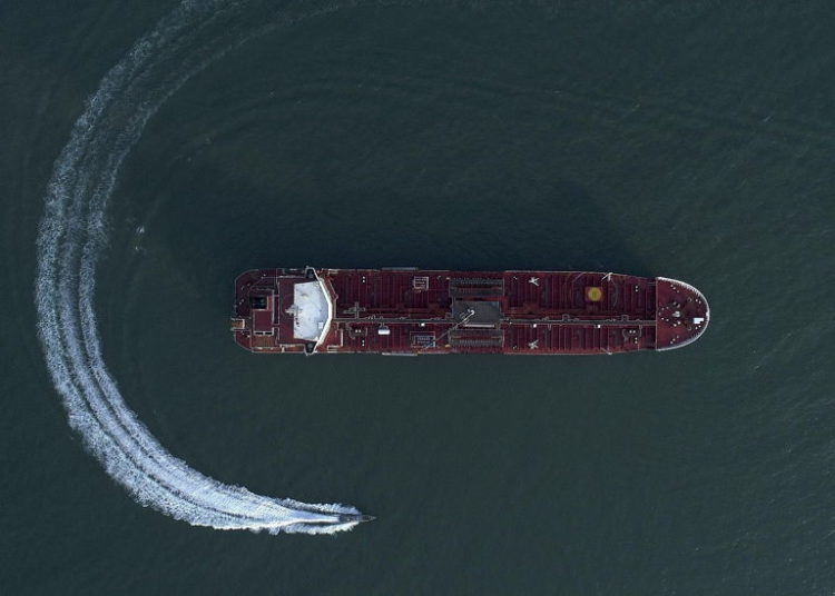 Buque de Reino Unido transita por el Estrecho de Ormuz donde Irán incautó el petrolero británico