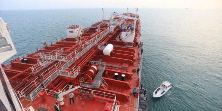 Operador del petrolero incautado por Irán asegura que la tripulación se encuentra bien y a salvo
