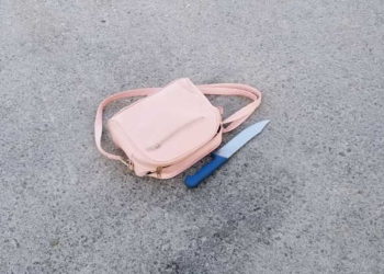 Un cuchillo encontrado en el bolso de una mujer palestina fuera del asentamiento judío en la ciudad de Hebrón en Cisjordania el 15 de julio de 2019. (Fuerzas de Defensa de Israel)