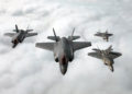 F-22 vs. F-35: ¿Cuál de los dos cazas furtivos más mortales del mundo vencerá?