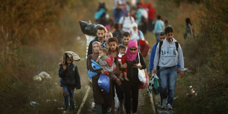 Migrantes de Oriente Medio se abren camino a través de Serbia | Archivos: Getty Images / Christopher Furlong