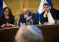 De izquierda a derecha: los miembros del Knesset Aida Touma-Sliman, Ahmad Tibi y Yosef Jabareen asisten a una reunión del comité del Knesset el 13 de abril de 2016. Foto por Miriam Alster / Flash90.