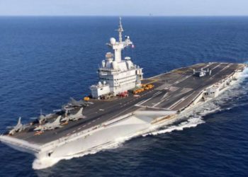 Francia envía su portaaviones Charles de Gaulle a Oriente Medio