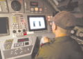 Un cadete entrena en un simulador de un submarino .. (crédito de foto: IDF)