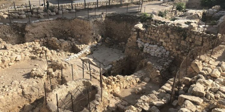 Las excavaciones arqueológicas de Mount Zion realizadas por la Universidad de Carolina del Norte, Charlotte, en cooperación con el Ashkelon Academic College, en el Parque Nacional de los Muros de Jerusalén, octubre de 2018. (Amanda Borschel-Dan / Times of Israel)