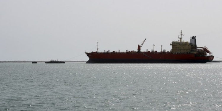 Arabia Saudita envía a tripulante de barco iraní a Omán