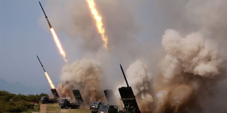 Corea del Norte dispara tres proyectiles de corto alcance frente a su costa