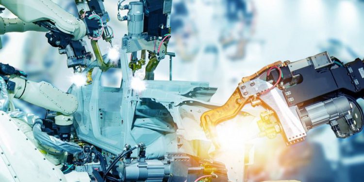 Imagen ilustrativa de IoT, fábrica inteligente, brazo robot de tecnología de la industria 4.0 (Ekkasit919; iStock by Getty Images)