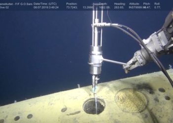 Aquí se muestra el ROV que recoge muestras del interior del casco de titanio