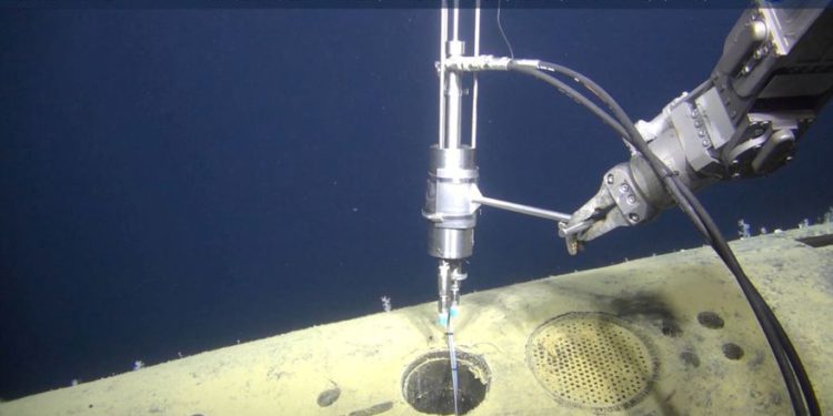 Aquí se muestra el ROV que recoge muestras del interior del casco de titanio