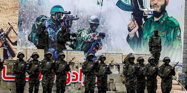 Miembros palestinos de las Brigadas Al-Qassam, el brazo armado de Hamas, en un mitin en la ciudad de Gaza que celebra el 31 aniversario de Hamas el 16 de diciembre de 2018. Crédito: Abed Rahim Khatib / Flash90.