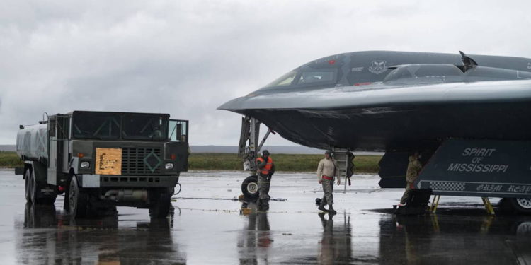 Bombarderos sigilosos B-2 de la Fuerza Aérea de EE.UU. aterrizan en Islandia