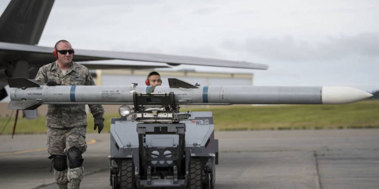 Pentágono anuncia venta del misil AMRAAM, valorizado en $500 millones, a Hungría